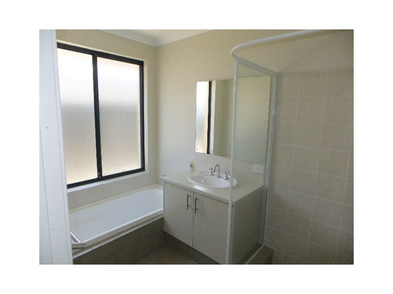 4 Pod Link, Banksia Grove WA 6031