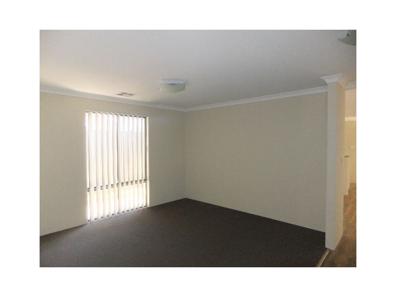 4 Pod Link, Banksia Grove WA 6031