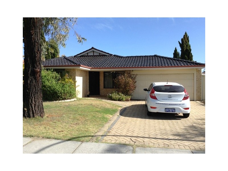 42 Golf links Drive, Carramar WA 6031