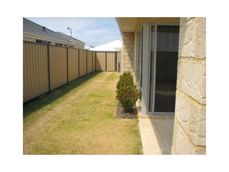 10 Tibicen Road, Tapping WA 6065