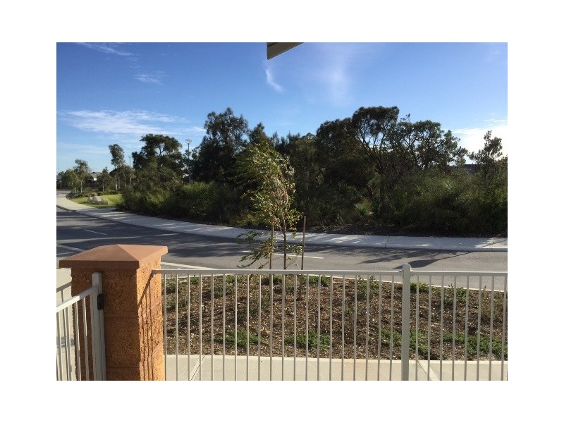 33 SessilIis Road, Banksia Grove WA 6031