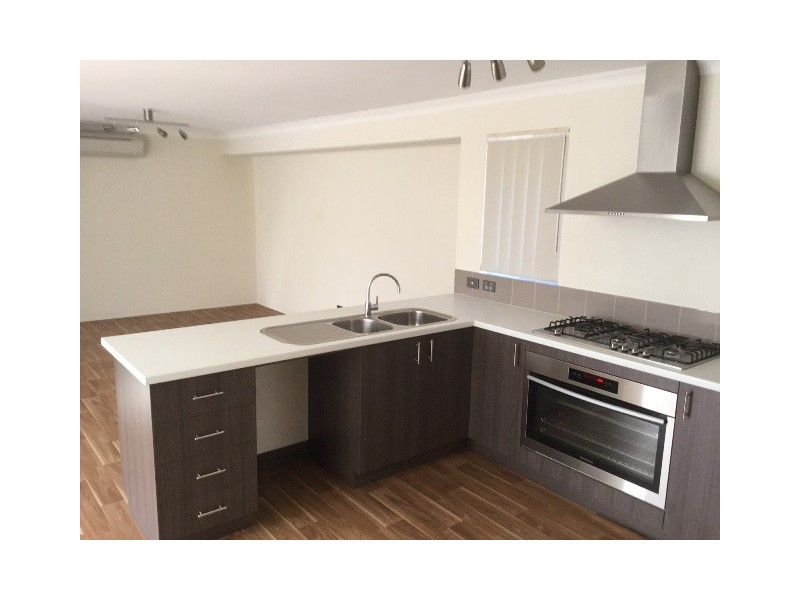 33 SessilIis Road, Banksia Grove WA 6031