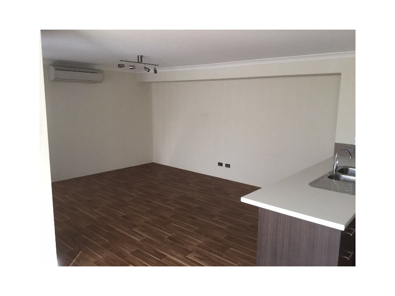 33 SessilIis Road, Banksia Grove WA 6031