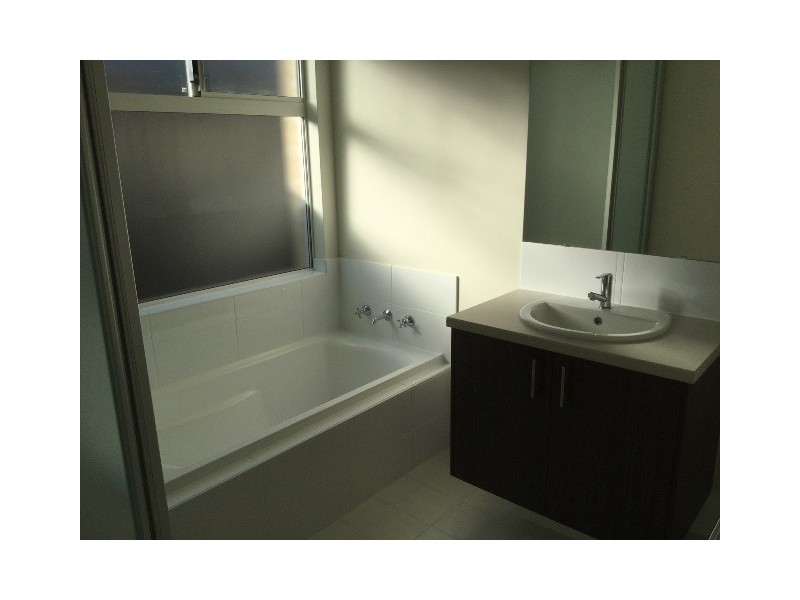 33 SessilIis Road, Banksia Grove WA 6031