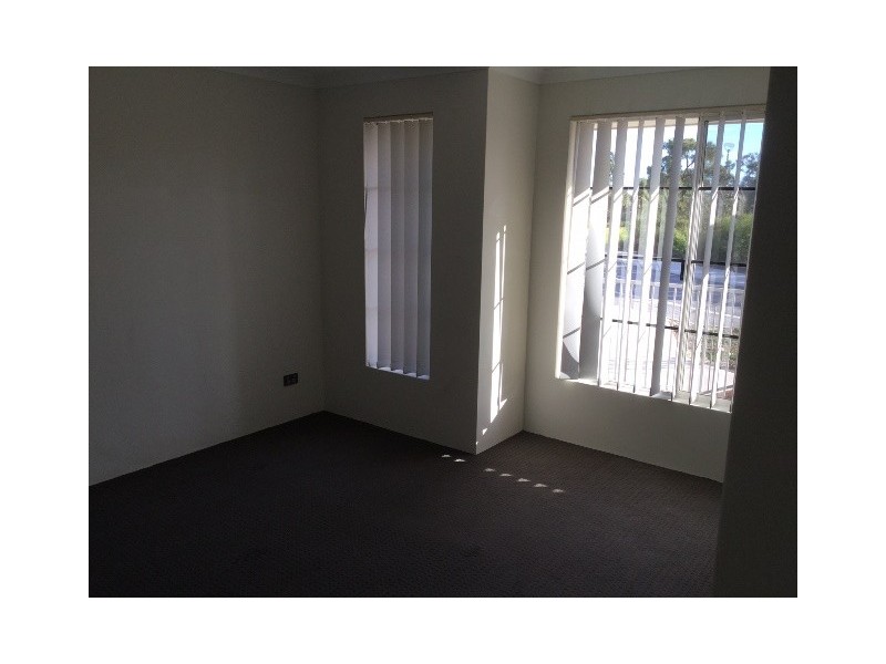 33 SessilIis Road, Banksia Grove WA 6031