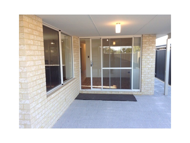 33 SessilIis Road, Banksia Grove WA 6031