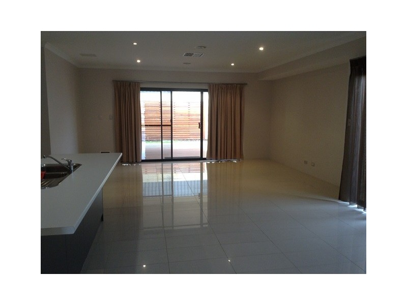 4 Saxicola Road, Banksia Grove WA 6031