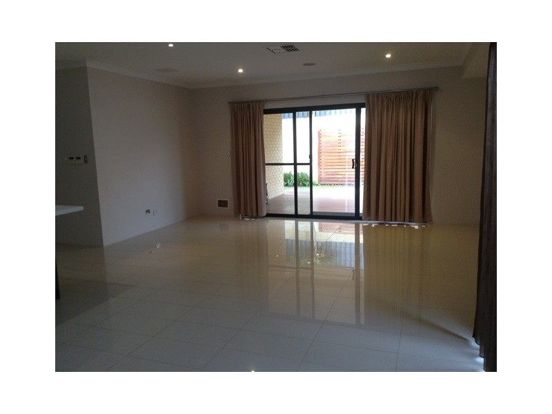 4 Saxicola Road, Banksia Grove WA 6031