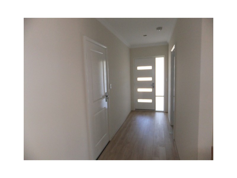 20 Stanbroke Turn, Carramar WA 6031