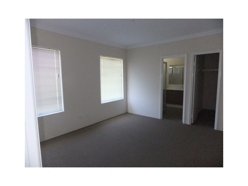 20 Stanbroke Turn, Carramar WA 6031