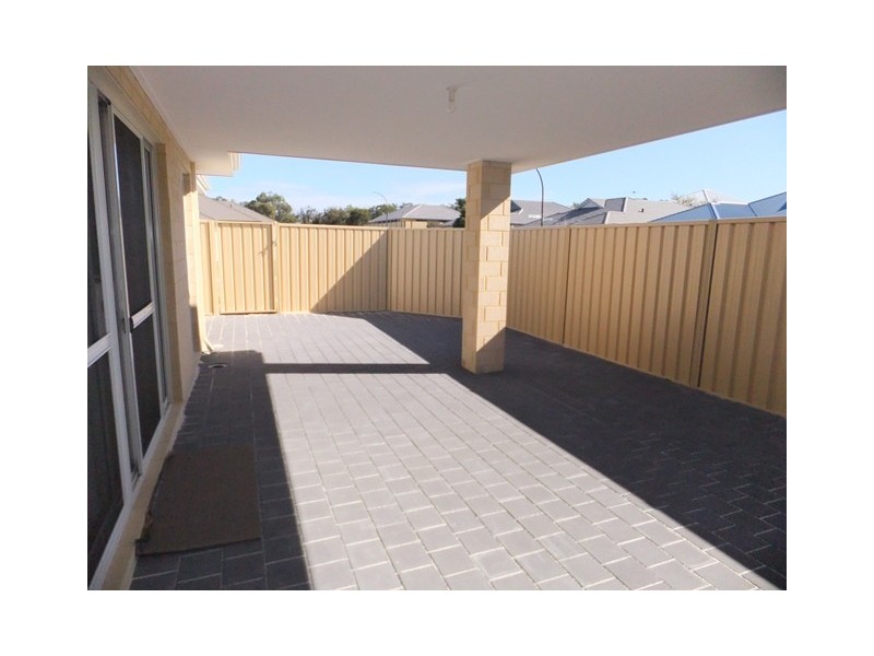 20 Stanbroke Turn, Carramar WA 6031