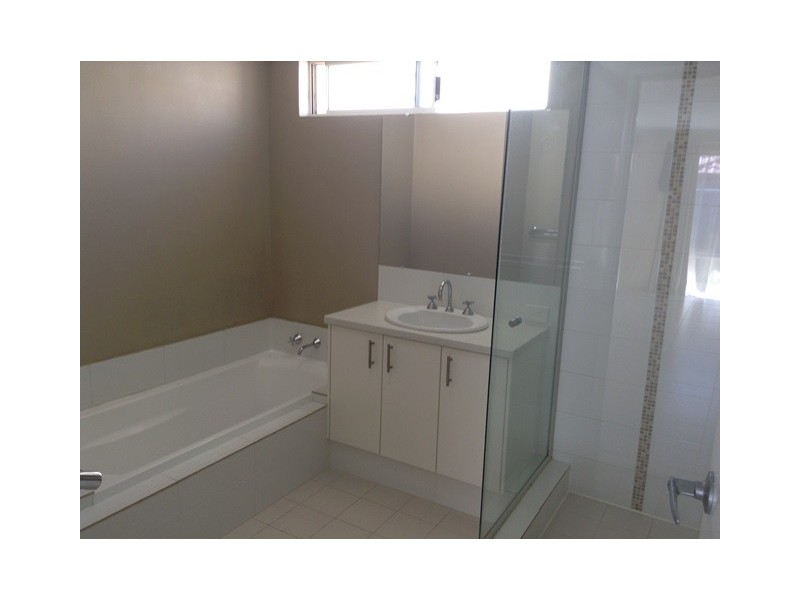 10 Sawtooth Bend, Banksia Grove WA 6031