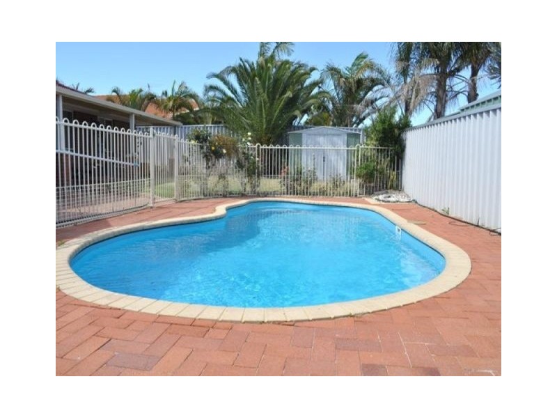 28 Houghton Drive, Carramar WA 6031