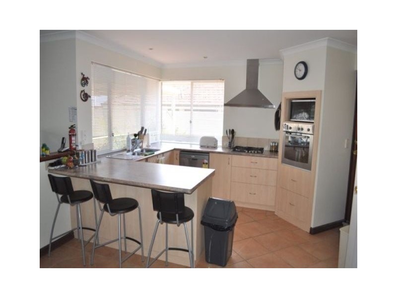 28 Houghton Drive, Carramar WA 6031