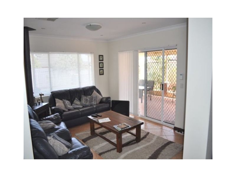 28 Houghton Drive, Carramar WA 6031