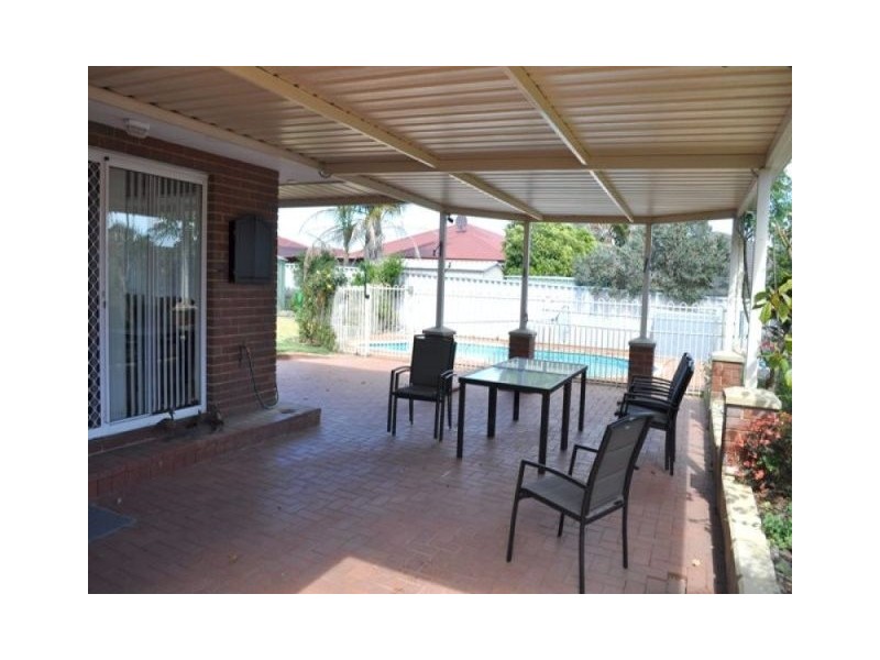 28 Houghton Drive, Carramar WA 6031