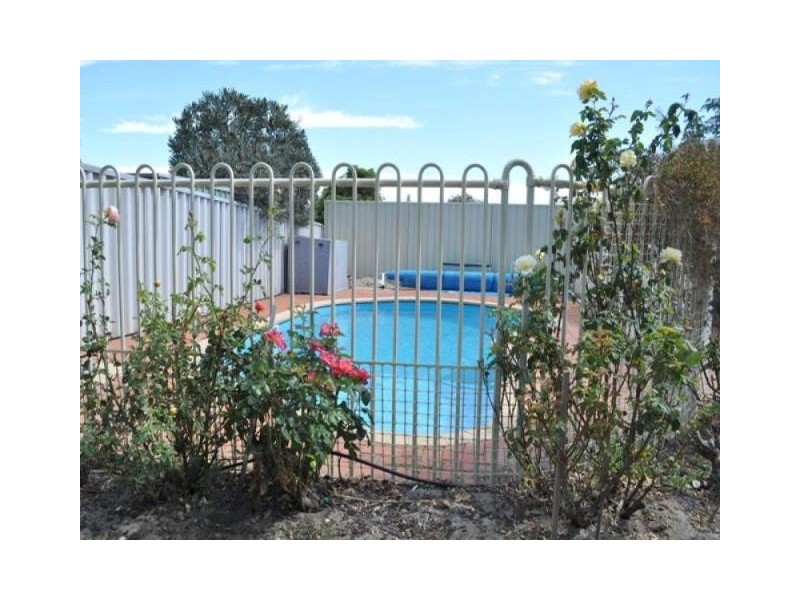 28 Houghton Drive, Carramar WA 6031