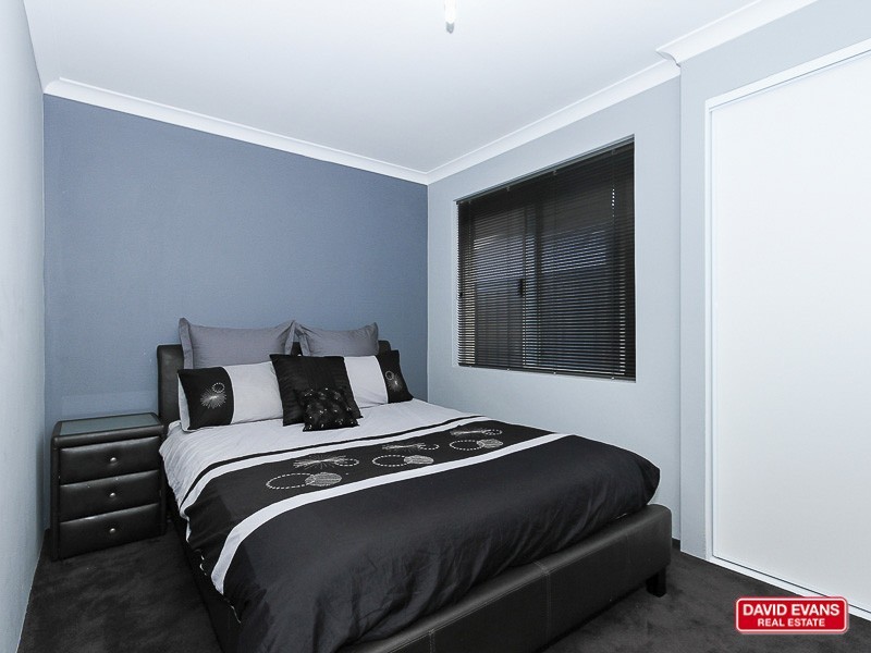 28 LESCHENAULT LOOP, Banksia Grove WA 6031