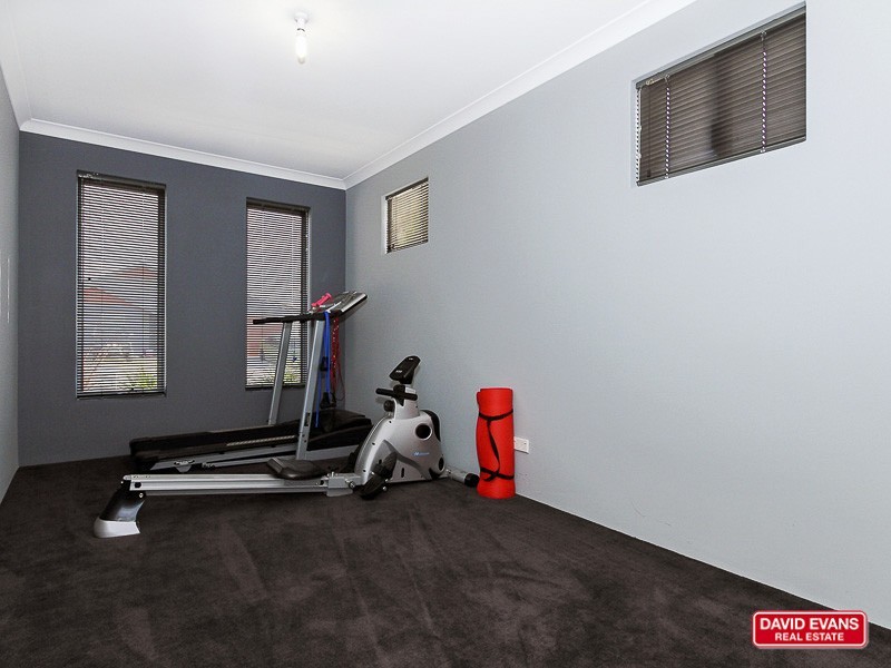 28 LESCHENAULT LOOP, Banksia Grove WA 6031