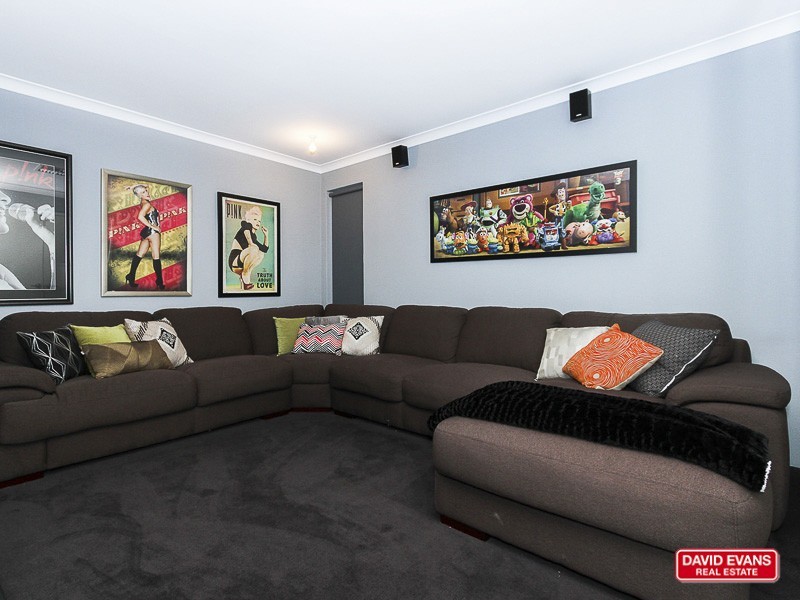 28 LESCHENAULT LOOP, Banksia Grove WA 6031