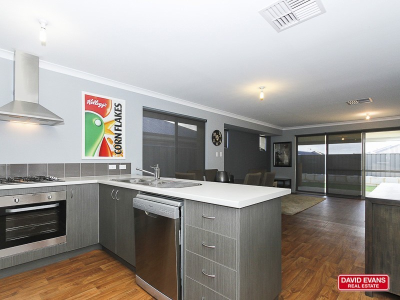 28 LESCHENAULT LOOP, Banksia Grove WA 6031
