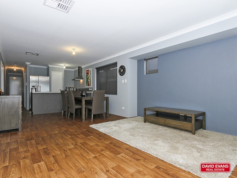 28 LESCHENAULT LOOP, Banksia Grove WA 6031
