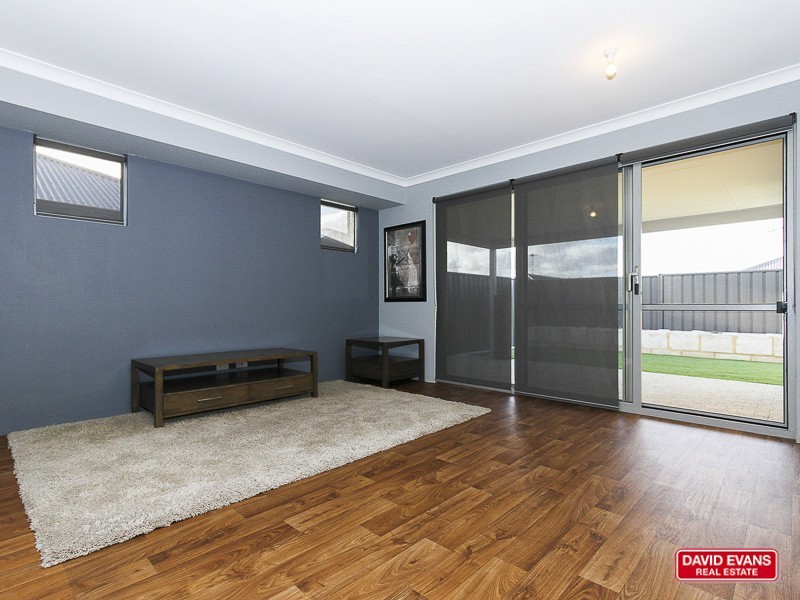 28 LESCHENAULT LOOP, Banksia Grove WA 6031