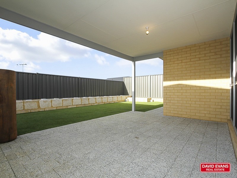 28 LESCHENAULT LOOP, Banksia Grove WA 6031