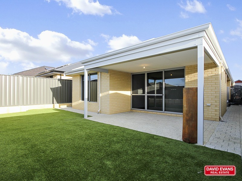 28 LESCHENAULT LOOP, Banksia Grove WA 6031