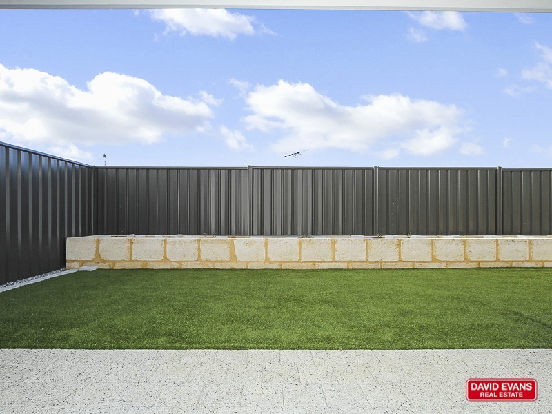 28 LESCHENAULT LOOP, Banksia Grove WA 6031