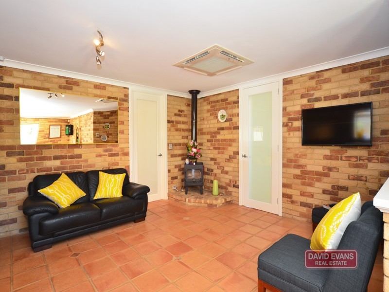 17 Gunida Street, Mullaloo WA 6027