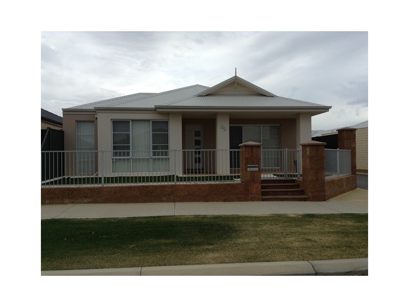 17 Dillwynia Bend, Banksia Grove WA 6031