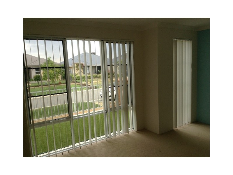 17 Dillwynia Bend, Banksia Grove WA 6031