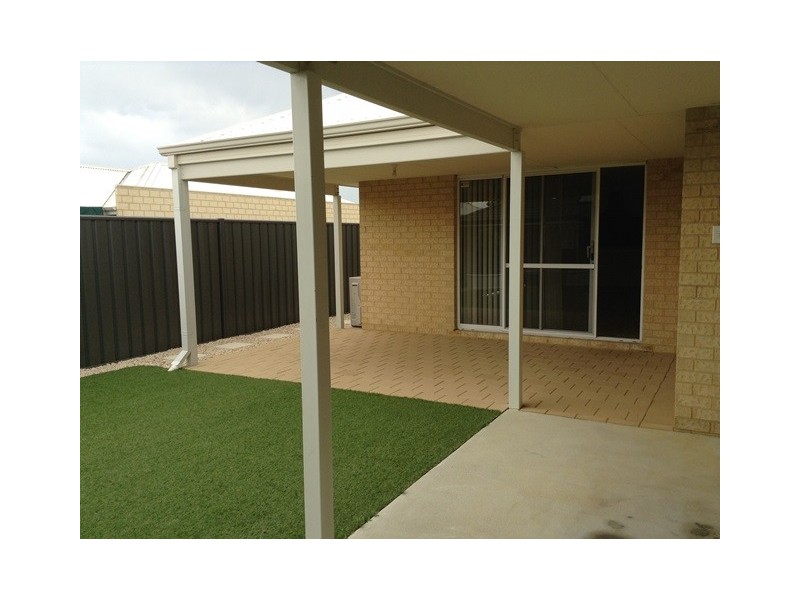 17 Dillwynia Bend, Banksia Grove WA 6031