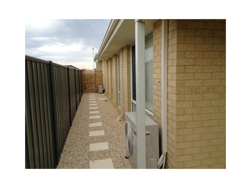 17 Dillwynia Bend, Banksia Grove WA 6031