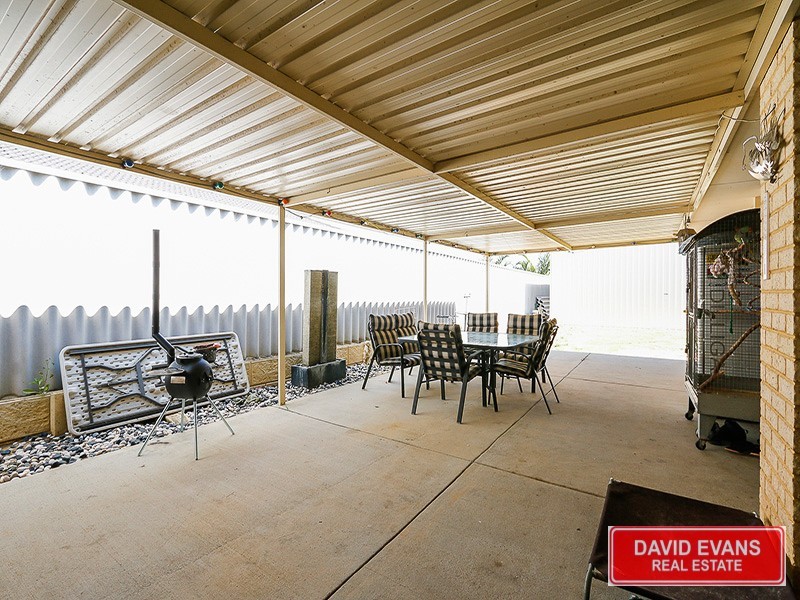 2 Beefwood Street, Banksia Grove WA 6031