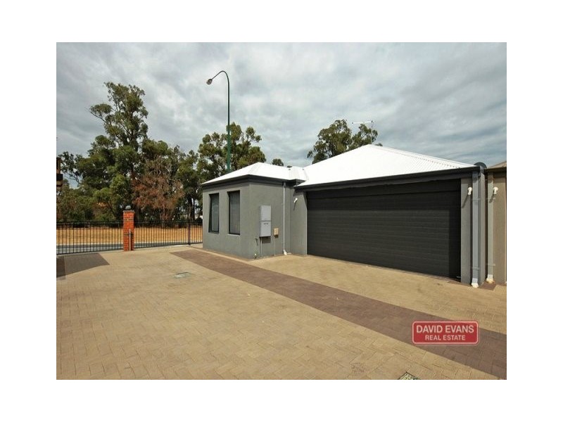 4/2 Marathon Loop, Madeley WA 6065