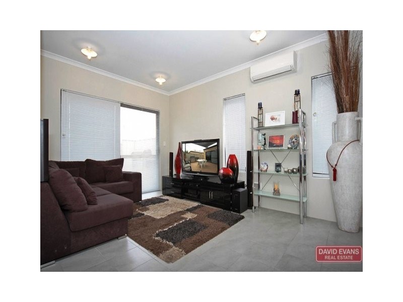 4/2 Marathon Loop, Madeley WA 6065