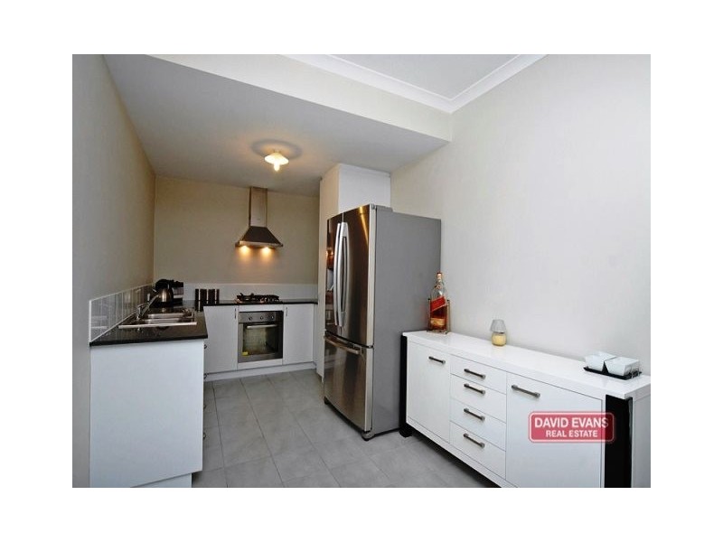 4/2 Marathon Loop, Madeley WA 6065