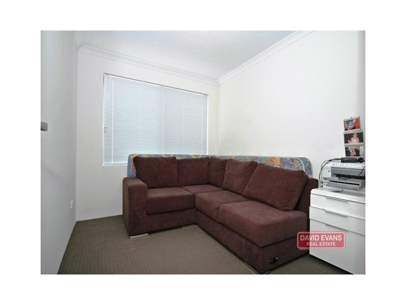 4/2 Marathon Loop, Madeley WA 6065