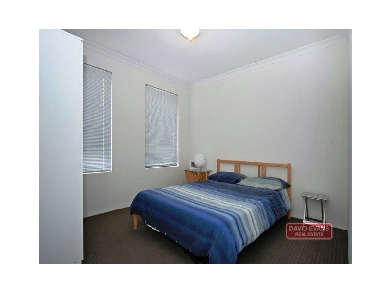 4/2 Marathon Loop, Madeley WA 6065