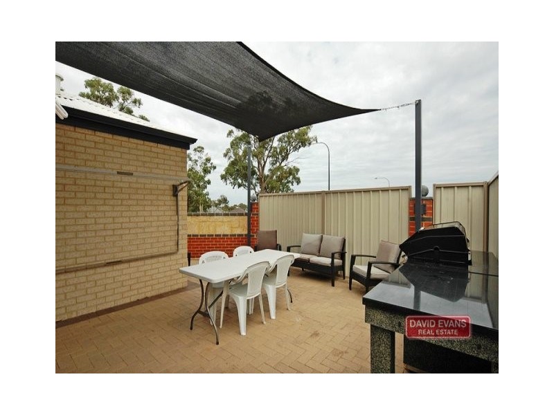 4/2 Marathon Loop, Madeley WA 6065