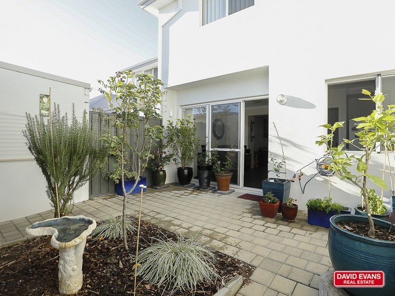 27 Navarre Way, Butler WA 6036