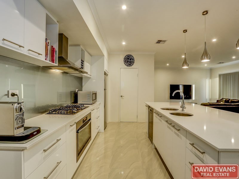 13 Helmsman Avenue, Alkimos WA 6038