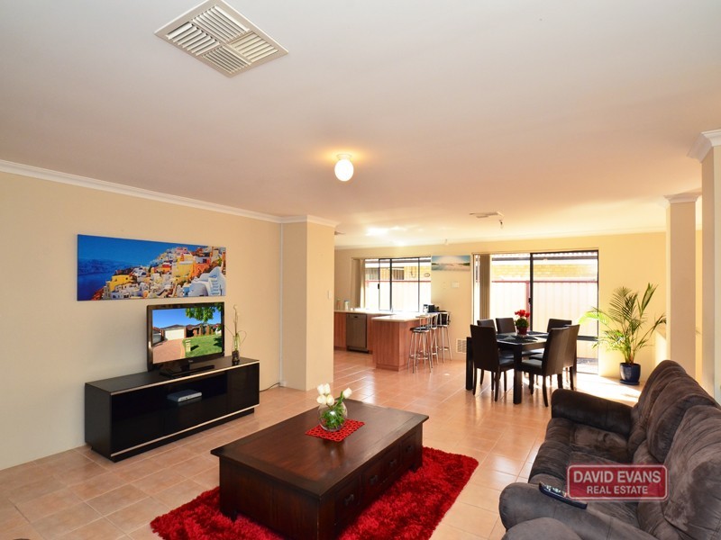 19 Jindare Loop, Carramar WA 6031