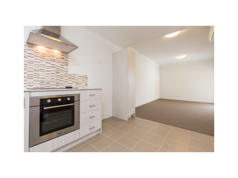 2/2 Royston Link, Butler WA 6036