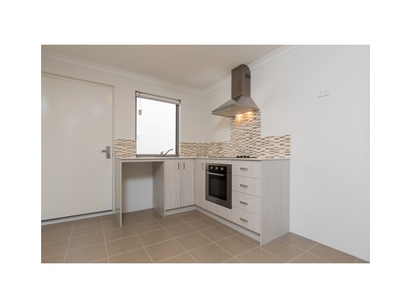 2/2 Royston Link, Butler WA 6036