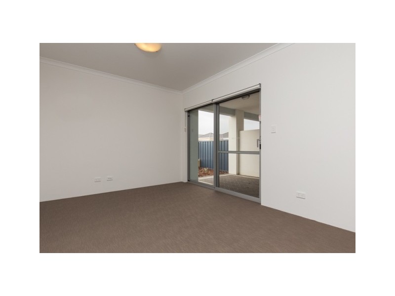 2/2 Royston Link, Butler WA 6036