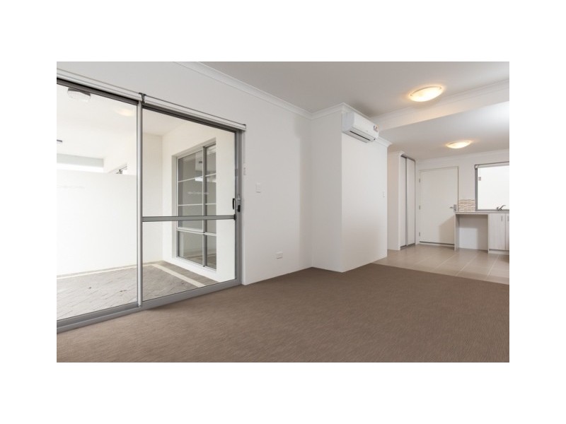 2/2 Royston Link, Butler WA 6036