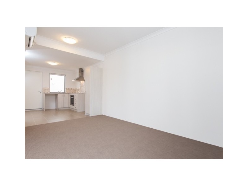 2/2 Royston Link, Butler WA 6036